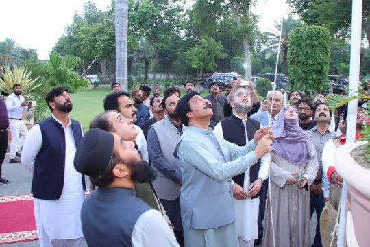 Marka-e-Haq Jashan-e-Azadi: Honourable Governor and Chancellor Sardar Saleem Haider Khan hoisted the flag.