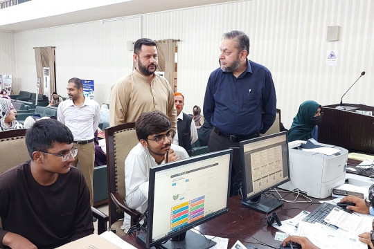 Worthy VC Prof. Dr. Muhammad Kamran interacted with admission seekers and their parents at the Admission Cell.