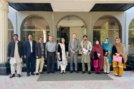 IUB inks MoU with Nadeem Khan's ( NK lab) Pathology Laboratory Bahawalpur