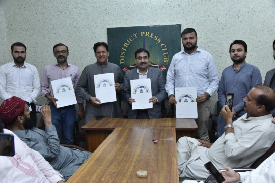 Signing ceremony between IUB and DPC RYK for Journalists' Children Scholarship