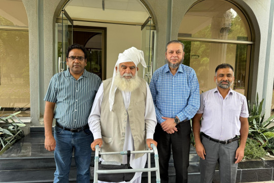 Former federal minister and prominent agriculturist Syed Makhdoom Ahmed Alam Anwar visited the IUB.
