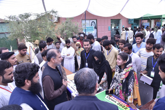 Commissioner Bahawalpur Division Raja Jahangir Anwar visited IUB Admission Cell at Abbasia Campus