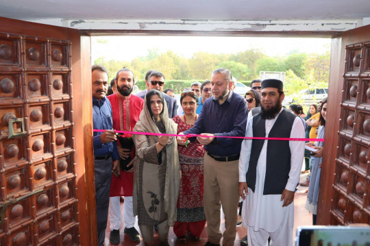 UCAD, IUB Organized Calligraphic Painting Exhibition and Competition titled “لوح و قلم” .