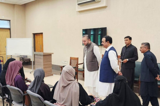 Vice Chancellor Prof. Dr. Muhammad Kamran visited various departments at the Baghdad-ul-Jadeed Campus.