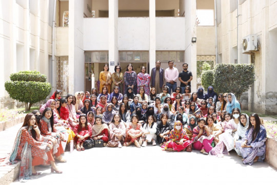 A delegation of Faculty and Students from The Women University Multan, Pakistan visited the IUB