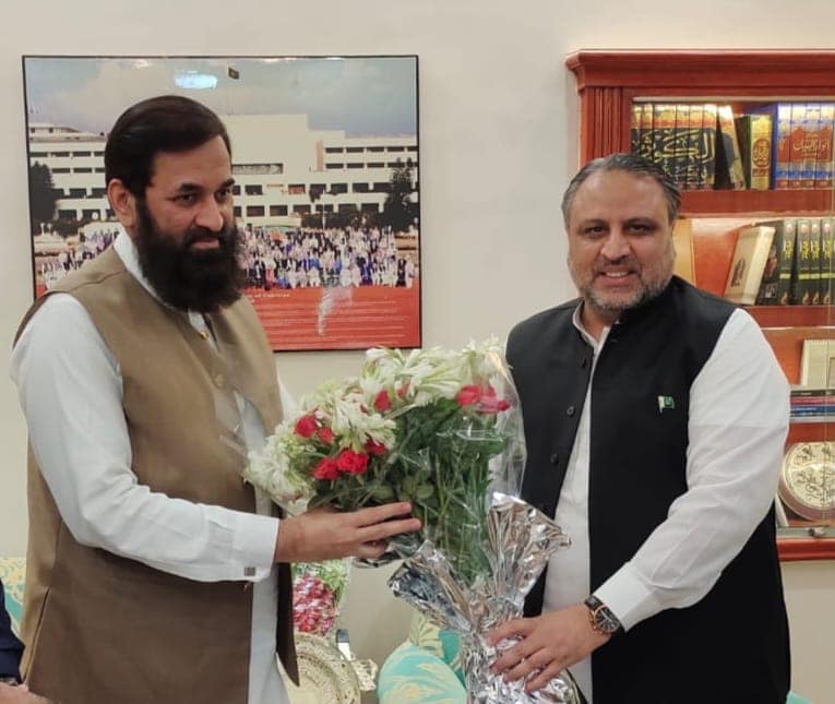 Vice Chancellor Engr. Prof. Dr. Athar Mahboob meets Governor Punjab at Governor Camp Office Bahawalpur