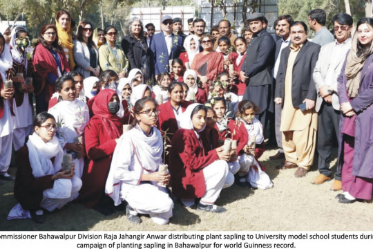 Commissioner Bahawalpur Division praised the role of IUB for making Bahawalpur green and setting a world Guinness record