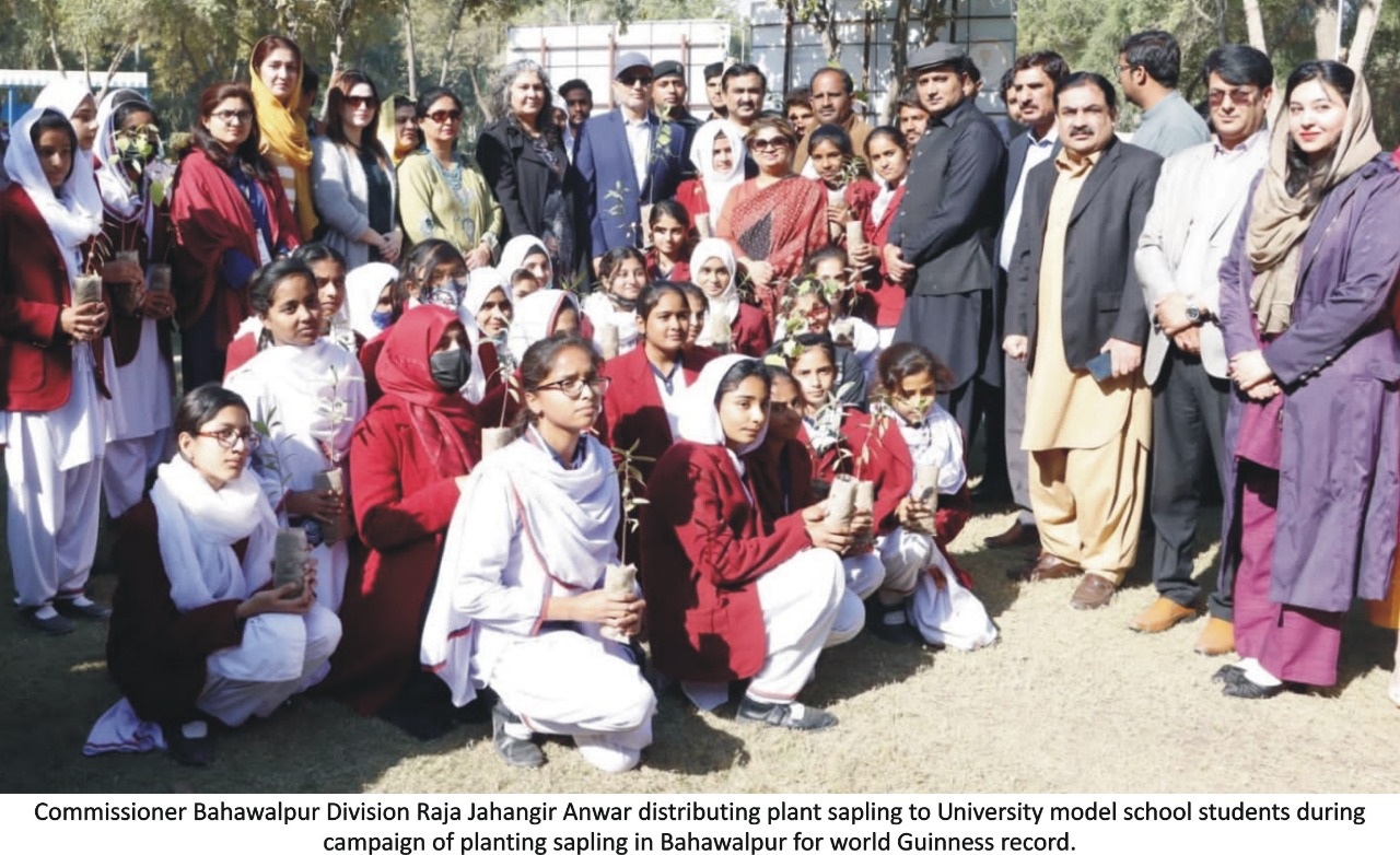 Commissioner Bahawalpur Division praised the role of IUB for making Bahawalpur green and setting a world Guinness record