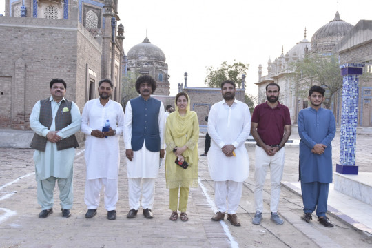 A delegation of IUB visited Derawar on the occasion of the 58th death anniversary of Nawab Sir Sadiq Muhammad Khan V.