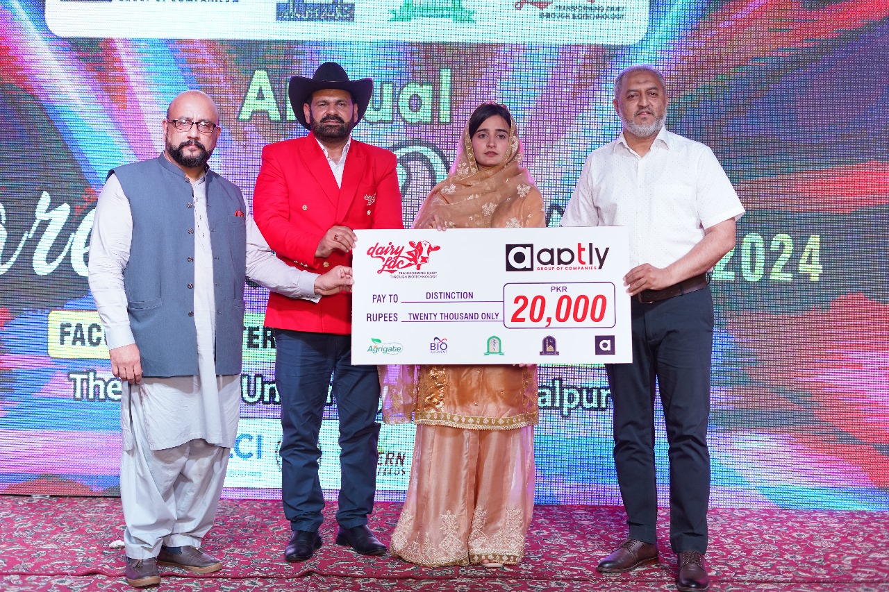 cash prize to FVAS students 2