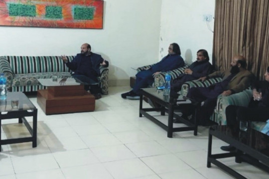 Prof. Dr. Muhammad Tahir Khalili from Shifaa Tameer-e-Millat University, Islamabad, visited the IUB