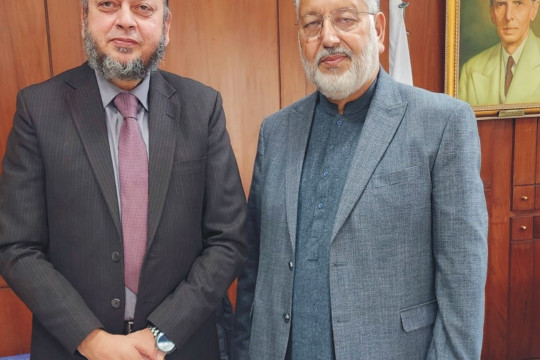 Vice Chancellor Prof. Dr. Muhammad Kamran met with Chairman HEC Pakistan Prof. Dr. Mukhtar Ahmed
