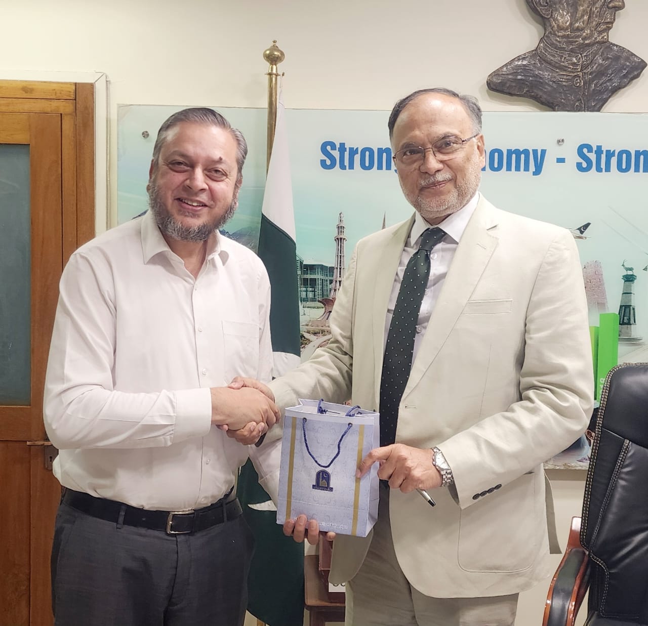 Special meeting between Vice Chancellor Prof. Dr. Muhammad Kamran and Federal Minister Mr. Ahsan Iqbal.