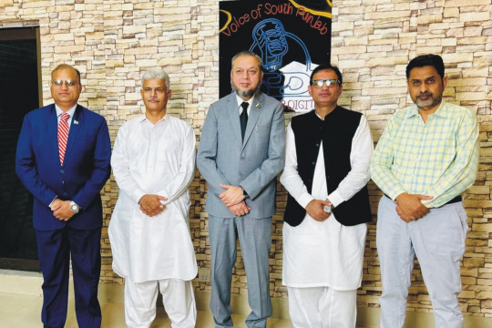 Vice Chancellor Prof. Dr. Muhammad Kamran paid a visit to Multan's South Punjab Digital Studio.