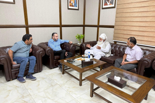 Syed Makhdoom Ahmed Alam Anwar, a renowned agriculturist and former MNA, met VC Prof. Dr. Muhammad Kamran at the IUB.