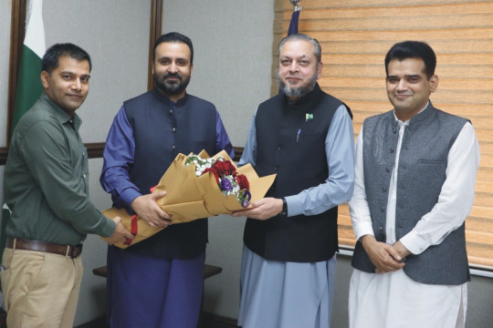 Political and social leader Chaudhry Saad Masood met with Vice Chancellor Prof. Dr. Muhammad Kamran at IUB.