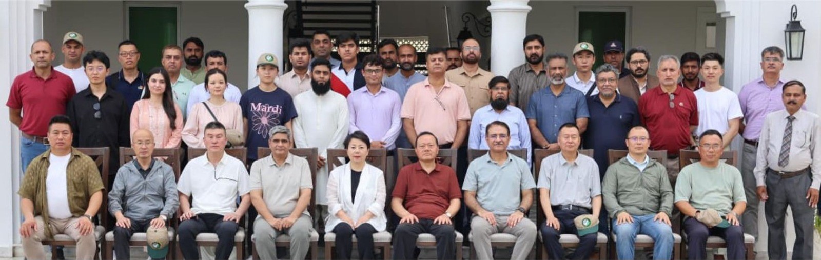 IUB agriculturists attended a high-level meeting held at the Agriculture Research and Facilitation Center, Cholistan.
