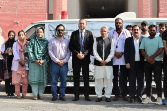 IUB Flood Relief Cell has set up a free medical and veterinary medical camp in Basti Salahan
