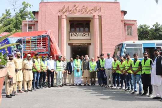 IUB and the Overseas Pakistan Forum have delivered relief to flood-hit families in the South Punjab region.