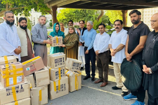 The IUB Flood Relief Cell team received support from Bahawalpur Pharma and the Overseas Forum for Flood Victims.