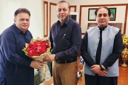 Vice Chancellor Prof. Dr. Muhammad Kamran met with Additional Chief Secretary South Punjab Mr. Fuad Hashim Rabbani.