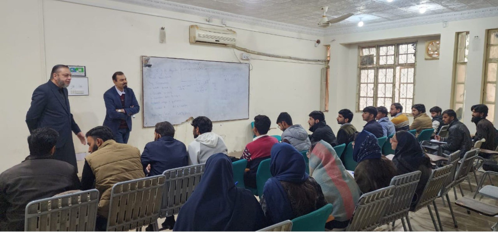 Vice Chancellor Prof. Dr. Muhammad Kamran visited the Faculty of Computing and Faculty of Engineering and Technology