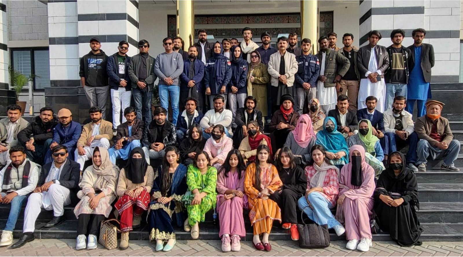 IUB students paid an educational and awareness visit to the Safe City Multan headquarters