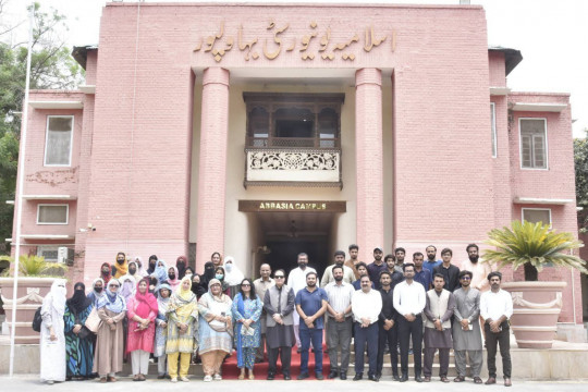 Vice Chancellor Prof. Dr. Muhammad Kamran visited and reviewed the IUB Admissions Cell at Abbasia Campus.