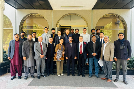 07 Chinese agricultural experts from leading Chinese institutions visited IUB.