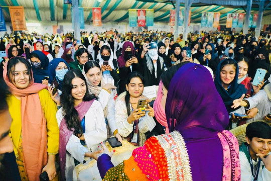 Chief Minister Maryam Nawaz Sharif arrives at IUB and is warmly welcomed by students