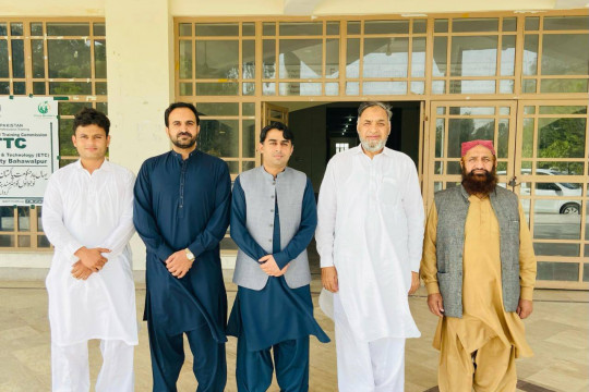 Visit of Dr. Abid Mahmood, Chief Executive of PARB, to the Department of Soil Science at IUB