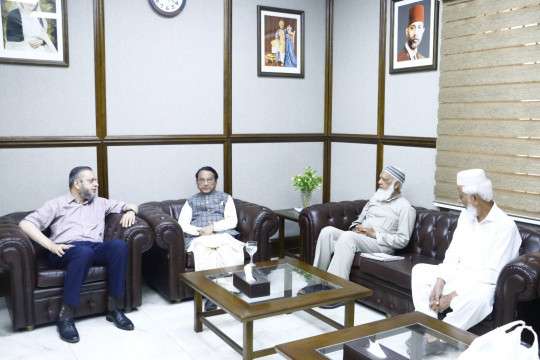 Leading personalities met with Vice Chancellor Prof. Dr. Muhammad Kamran at the Baghdad Al-Jadeed Campus.