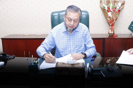 Prof. Dr. Muhammad Kamran has assumed the charge of the regular Vice Chancellor of the Islamia University of Bahawalpur.
