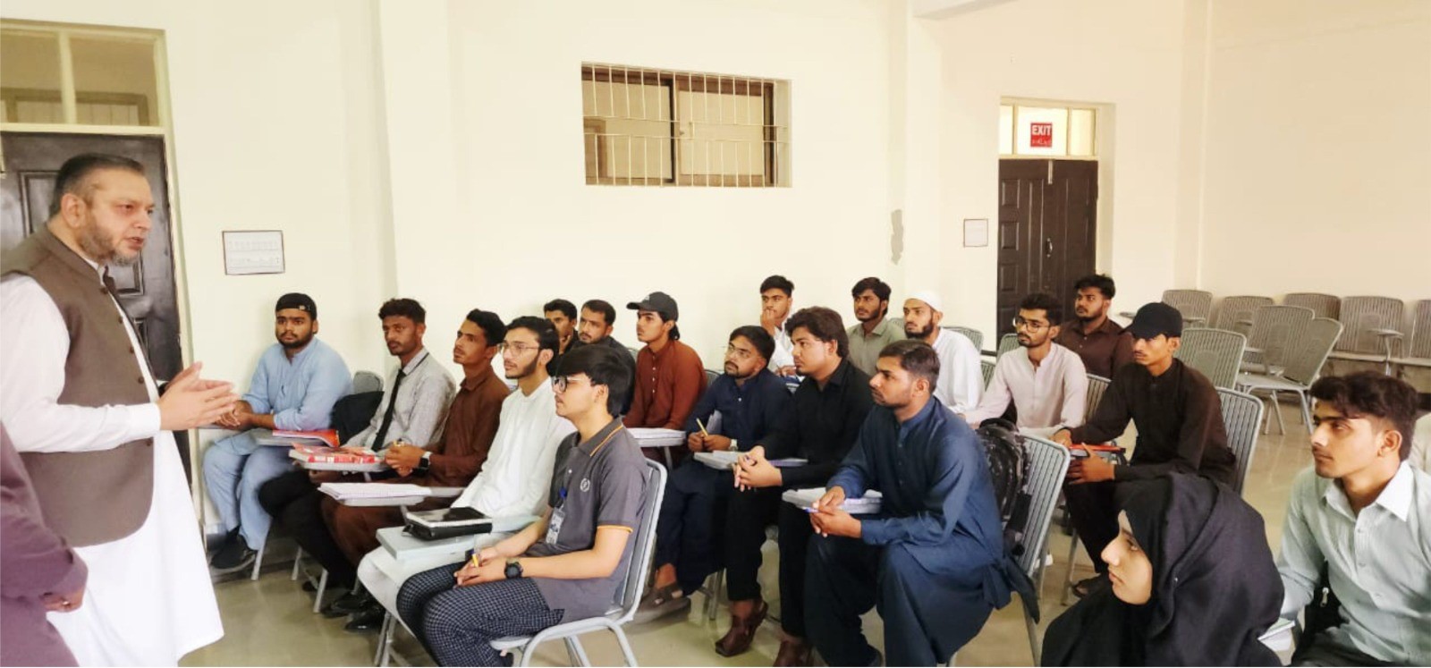 VC Prof. Dr. Muhammad Kamran reviewed the teaching activities in various department at Baghdad ul Jadeed Campus.