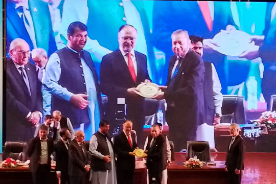 Vice Chancellor Prof. Dr. Muhammad Kamran attended Lahore’s Internship Ceremony for young engineers