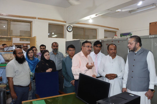 Worthy Vice Chancellor Prof. Dr. Muhammad Kamran visited the Institute of Physics and observed the ongoing activities