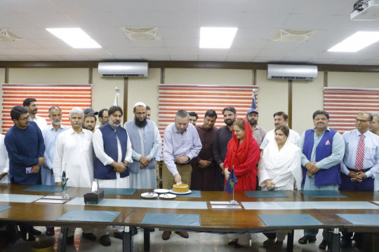 Youm-e-Tashakur was celebrated at the Islamia University of Bahawalpur with a cake-cutting ceremony.