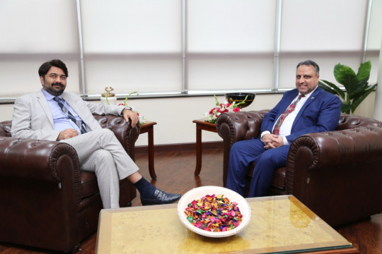 Punjab Minister for Higher Education Raja Yasir Humayun Sarfraz exchanging views with Engr Prof Dr Athar Mahboob Vice Ch