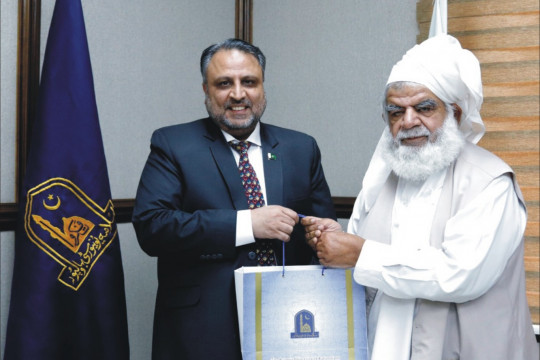 Ex-Parliamentarian and Federal Minister Makhdoom Syed Ahmed Alam Anwar Visits IUB