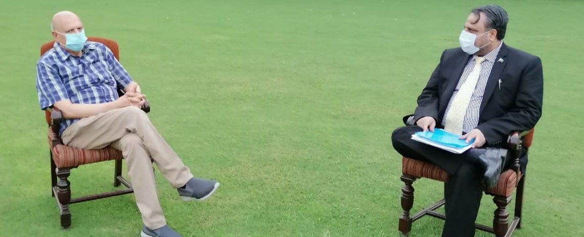 Ch. Muhammad Sarwar Governor Punjab is exchanging views with Engr. Prof. Dr. Athar Mahboob, VC at Governor House Lahore